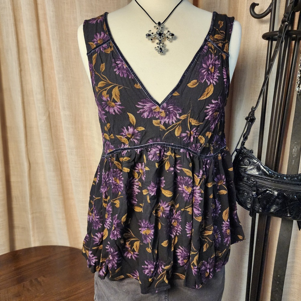 American Eagle Floral Peplum Top Medium Black Purple V-Neck Sleeveless